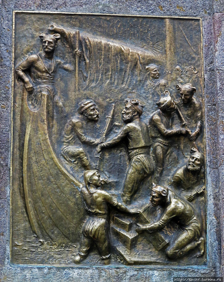 барельеф на памятнике Ата