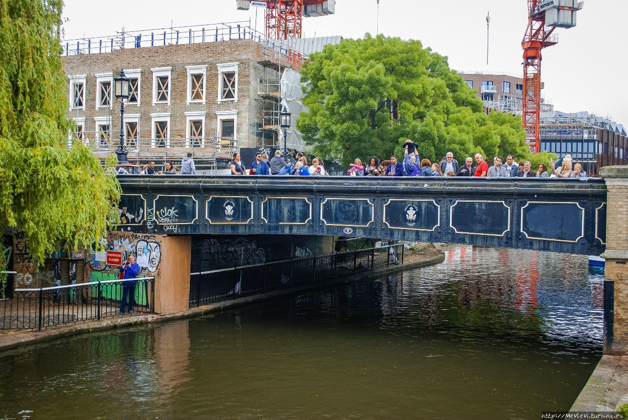 Знаменитый рынок у кэмденского шлюза (Camden Lock Market) Лондон, Великобритания