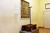 Опалубка для изготовления блоков из землебита в музее Приоратского замка.