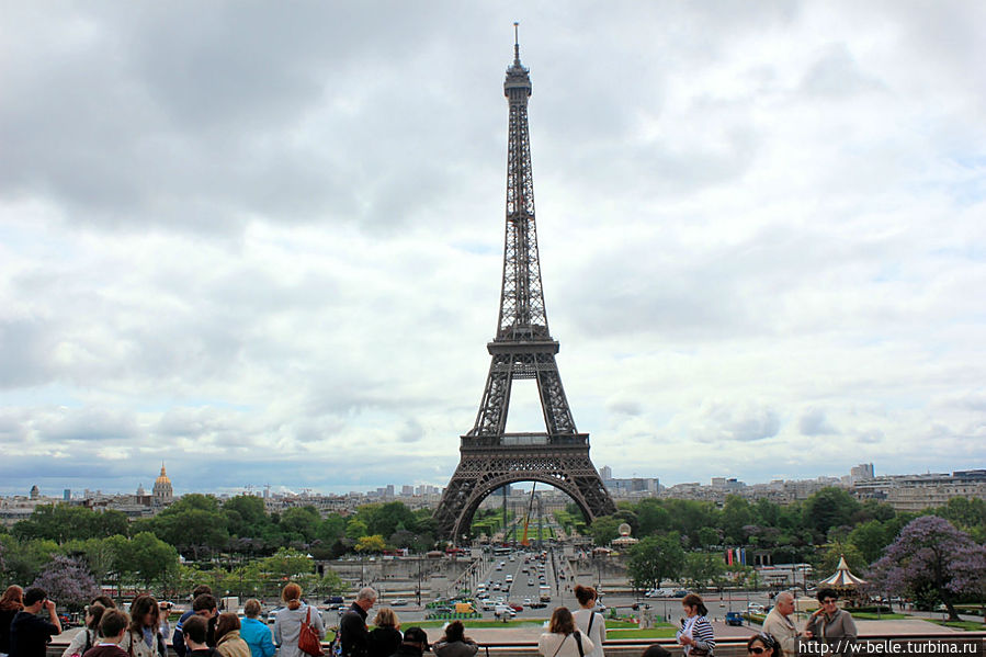 Вид на башню Эйфеля со смотровой площадки Трокадеро. Париж, Франция