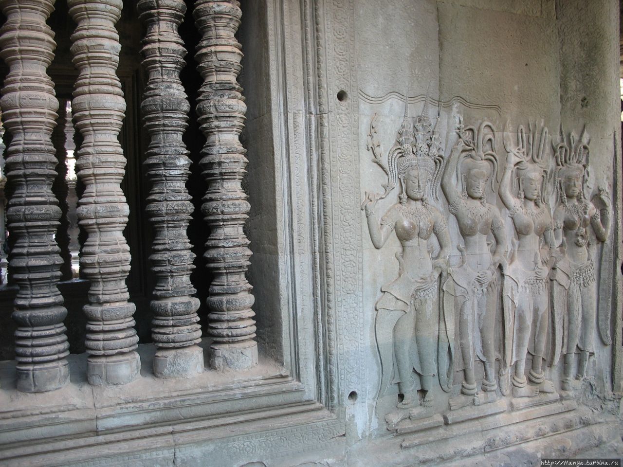 Небесные танцовщицы апсара в Ангкор Вате