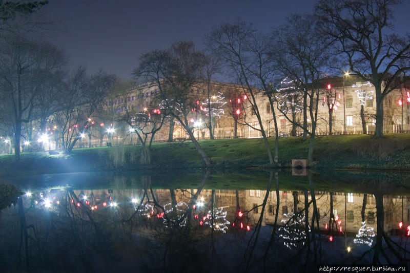 Парковая зона на месте оборонительных укреплений старого города Латвия