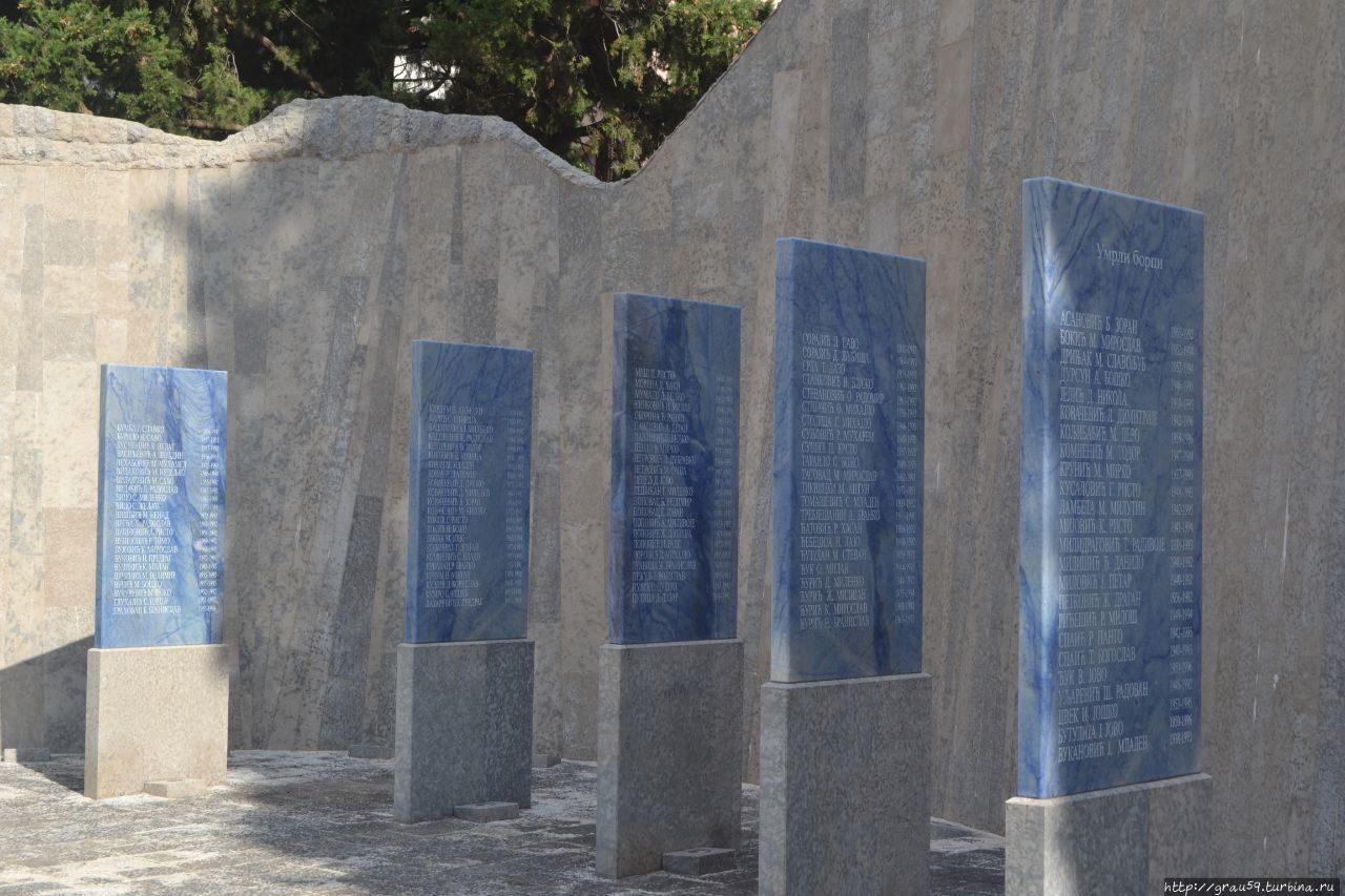 Памятник защитникам города Требинье Требинье, Босния и Герцеговина