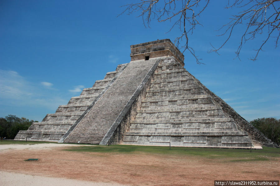 Пирамида Кукулкана ( Чичен Ица) Мексика