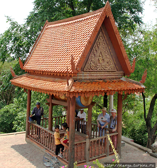 Ват Пном, или Храм на горе. Барабанная башня. Фото из интернета
