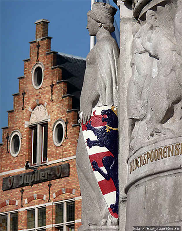 Памятник Яну Брейделю (мяснику) и Питеру де Конинку (ткачу) на Рыночной площади в Брюгге. Фото из интернета Брюгге, Бельгия