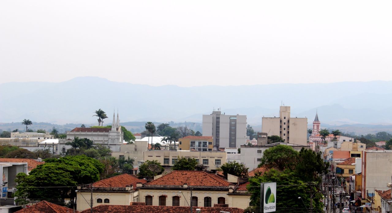 Вид в сторону центра города Лорена, Бразилия