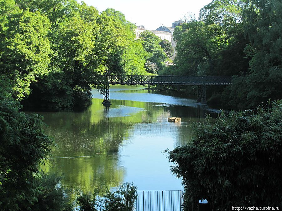 Один из парков города в десяти минутах от центра
