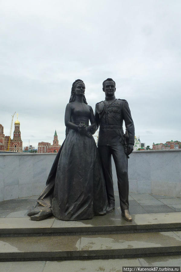 Памятник князю Монако Ренье III и Грейс Келли