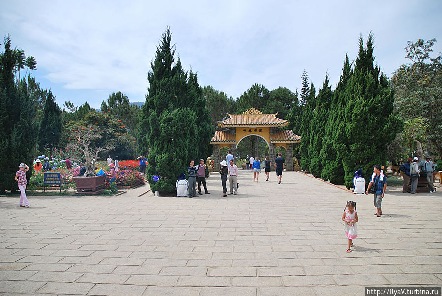 Буддийский комплекс Чук Лам Далат, Вьетнам