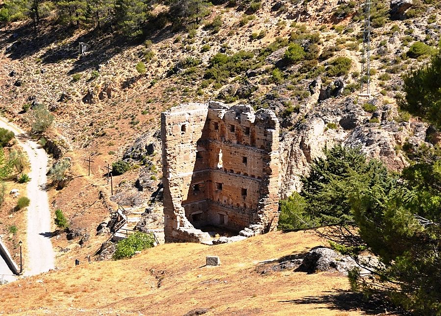 В Замок рыцарей Сантьяго Сегура-де-ла-Сьерра, Испания