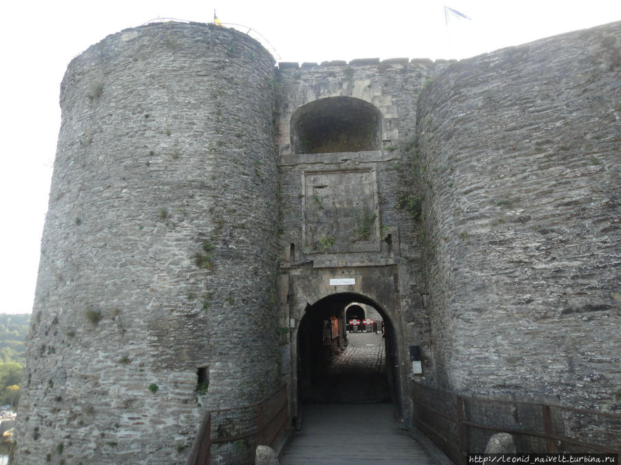 Из этих ворот, Арденнский Вепрь Гийом де ла Марк,  выводил своих бойцов, на войны и грабежи. Буйон, Бельгия