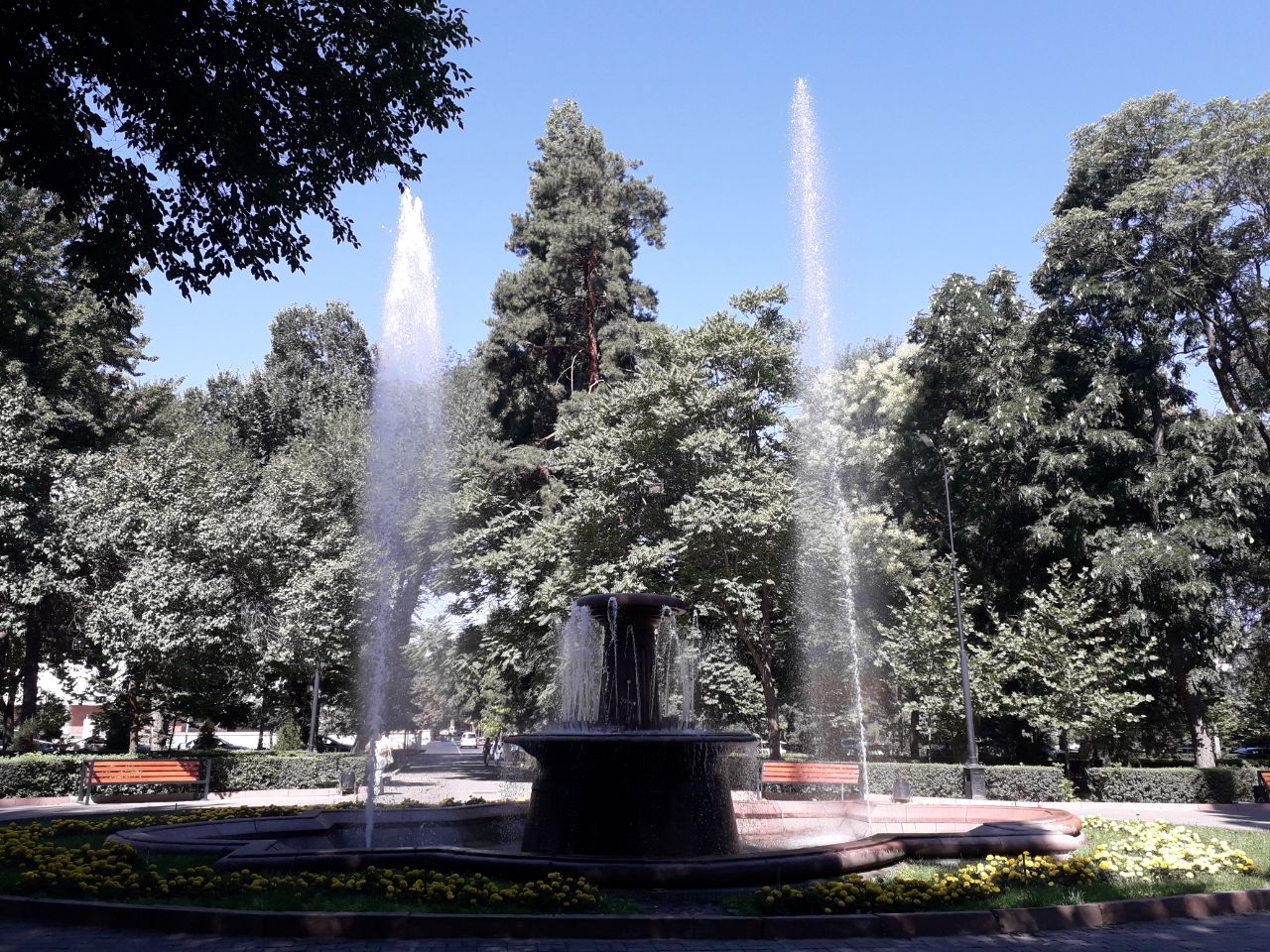 Дубовый парк. Фонтан Бишкек, Киргизия