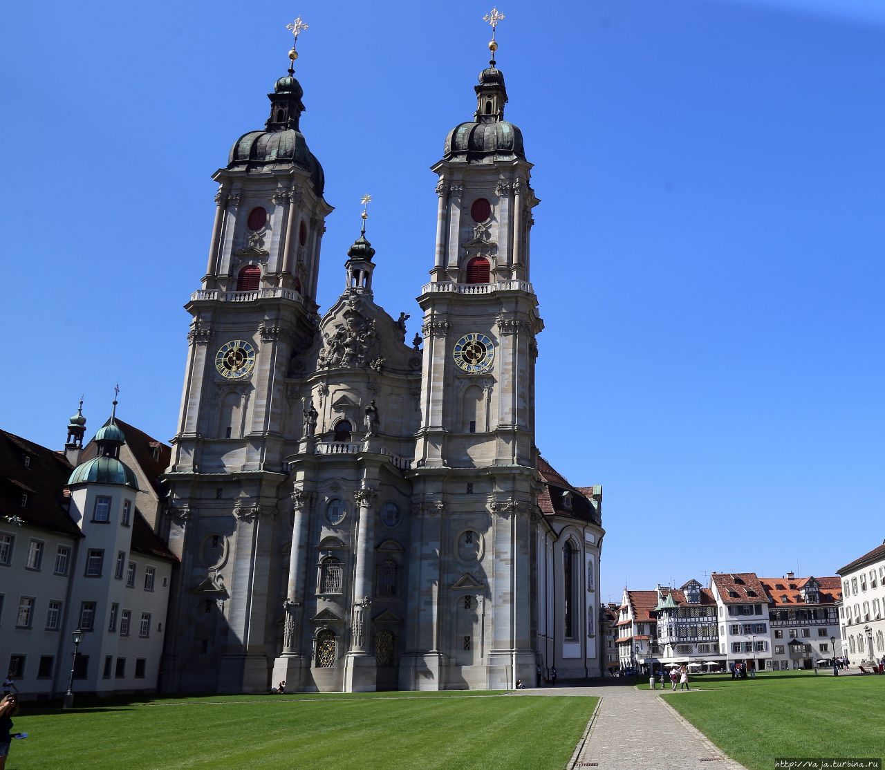 Какой самый большой монастырь в европе. Монастырь Санкт Галлен. Монастырь св. Галла (Санкт-Галлен). Аббатство Святого Галла Швейцария. Монастырь Святого Галла в Швейцарии.
