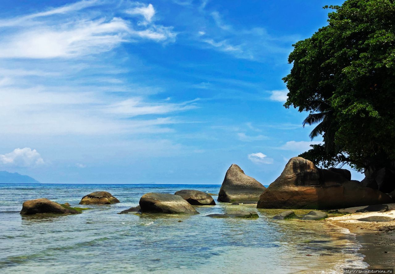 Залив Бо Валлон Бo-Валлон, Сейшельские острова Залив Бо Валлон Бo-Валлон, Сейшельские острова