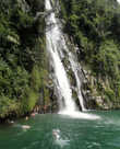 Этот водопад служит для выгула и купания глупых белых туристов :-).