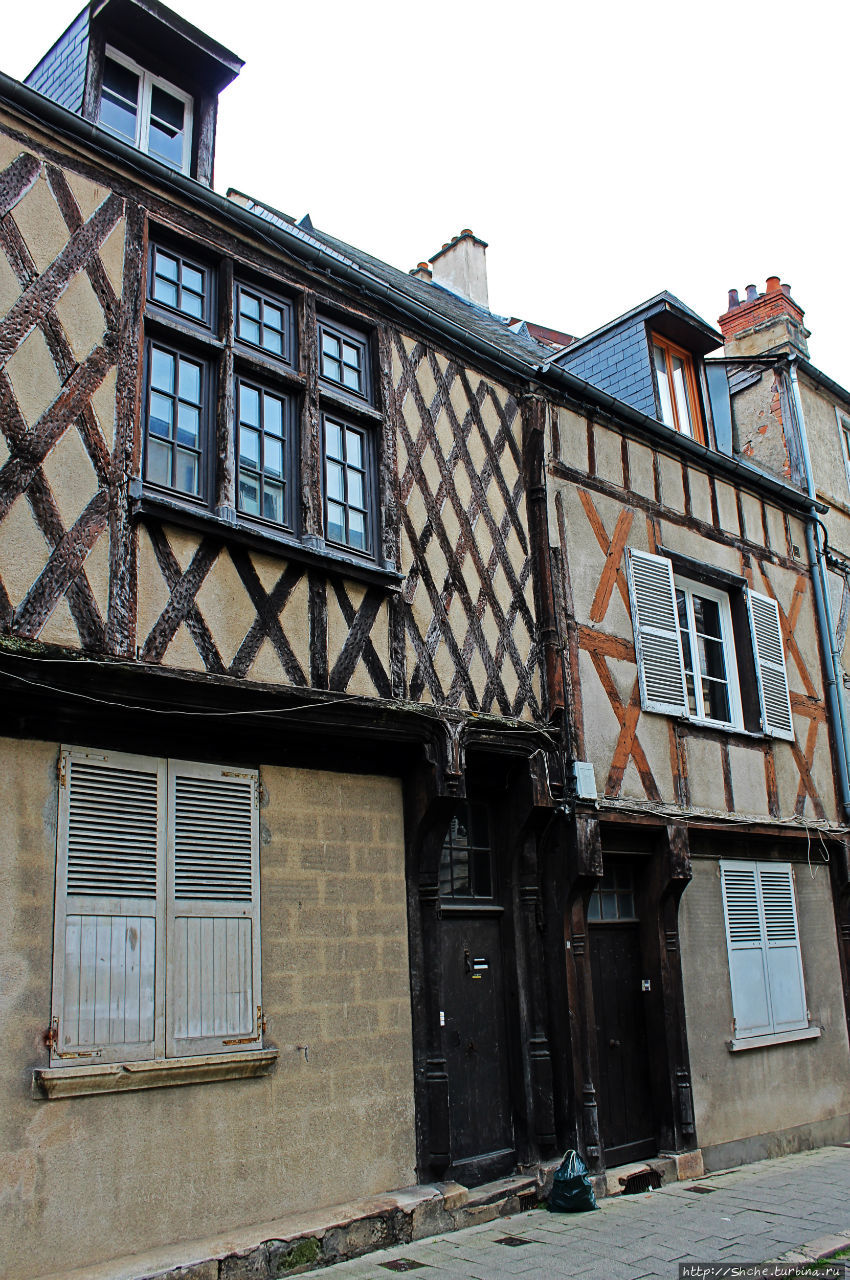 Бурж — любопытные факты на фоне старинных улиц Бурж, Франция