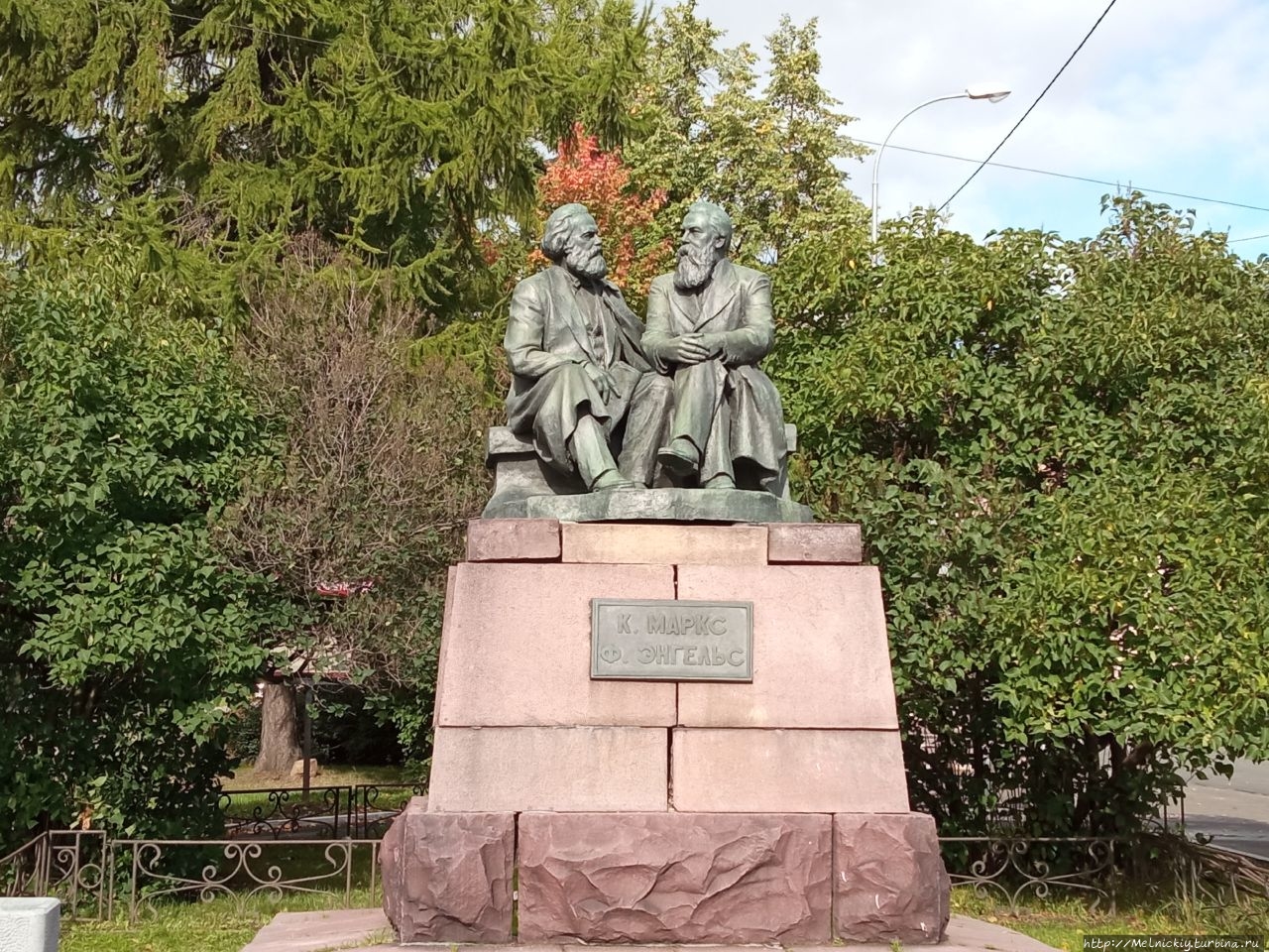 Памятник Карлу Марксу и Фридриху Энгельсу Петрозаводск, Россия