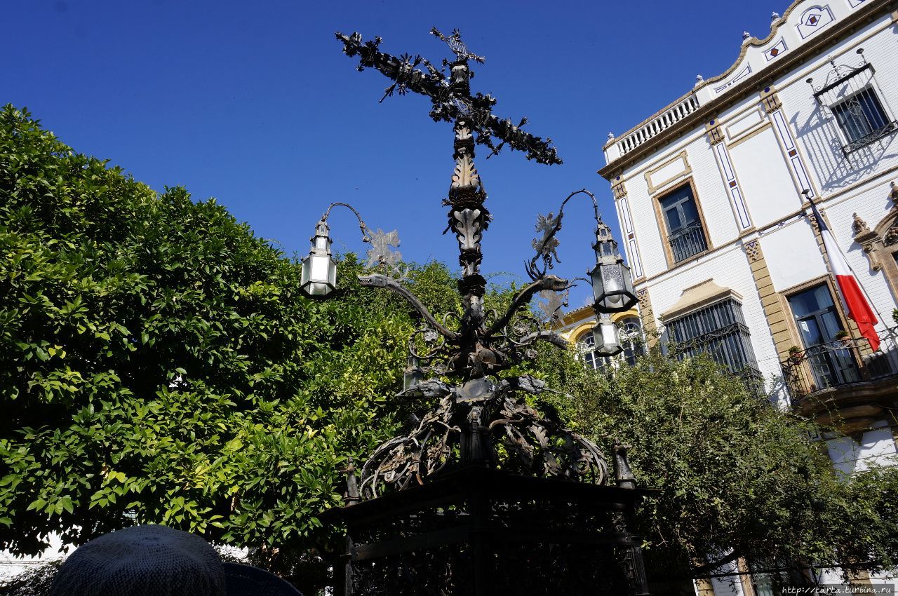 «Старушка» Севилья в зелёной «мантилье» Севилья, Испания