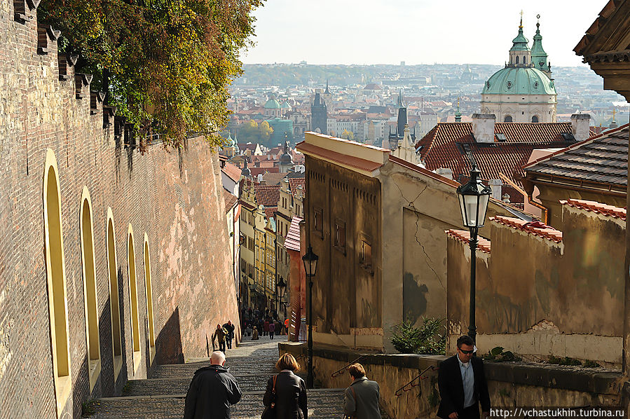 Замковый сход. Чуть ниже... Прага, Чехия