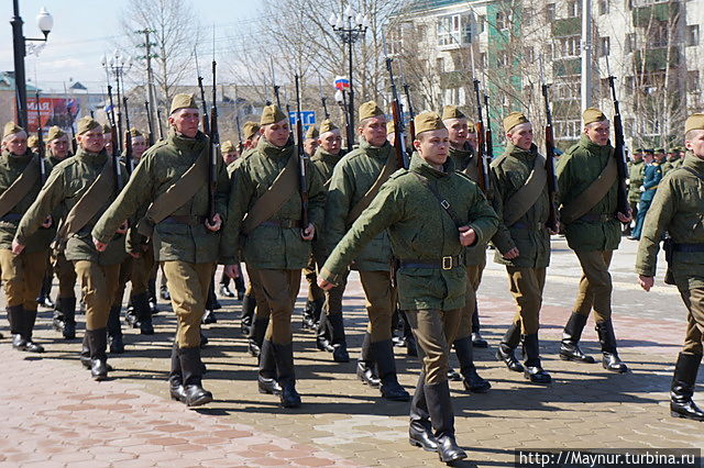 Вот так же уходили в 41 г. с парада на фронт. Южно-Сахалинск, Россия