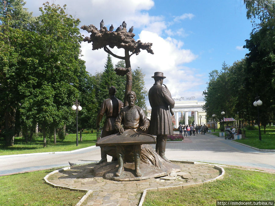 Памятник Древо жизни (если я не путаю) Йошкар-Ола, Россия