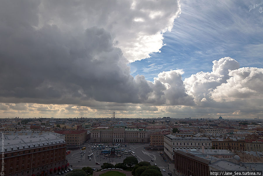 Исаакиевская площадь, памятник Николаю II, Синий мост (самый широкий мост в Европе) и здание законодательного собрания Санкт-Петербурга Санкт-Петербург, Россия