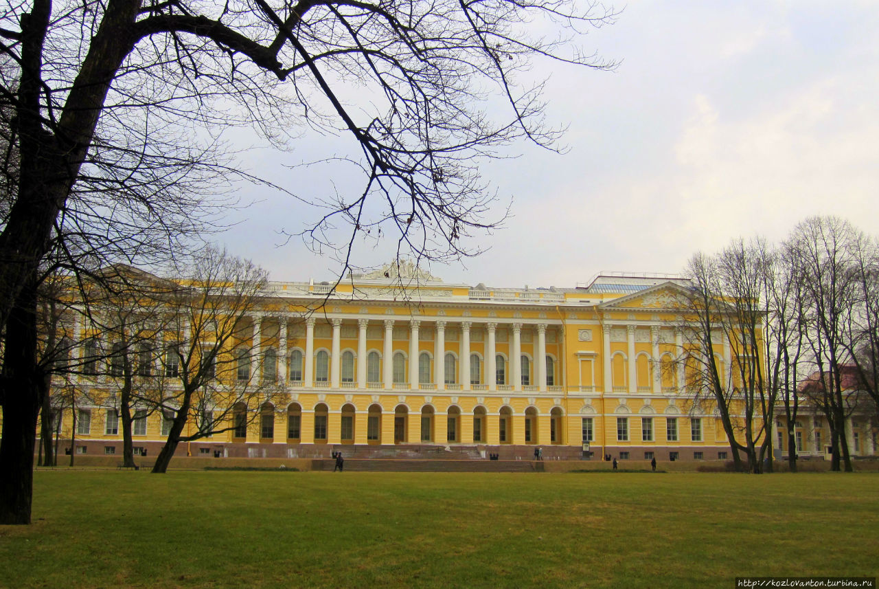 Михайловский дворец со стороны Михайловского сада. Санкт-Петербург, Россия