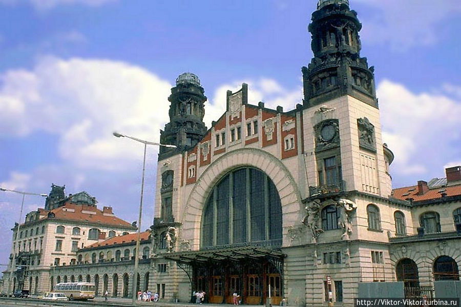 Прага жд вокзал. Прага. Староместская площадь. Карлов мост прага чехия. Ж/д вокзал в праге.