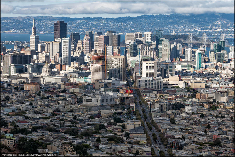 С холма хорошо видна главная улица Сан Франциско — Маркет стрит Сан-Франциско, CША
