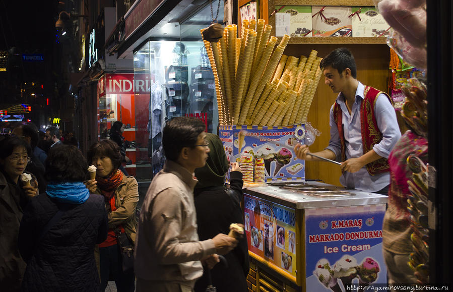 Потом получите порцию адреналина в бесчеловечном и кошмарном аттракционе — Покупка Мороженого. Стамбул, Турция