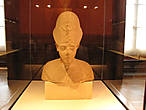 Фараон Аменхотеп 4 правивший Египтом приблизительно 1353 1336 годах до нашей эры.