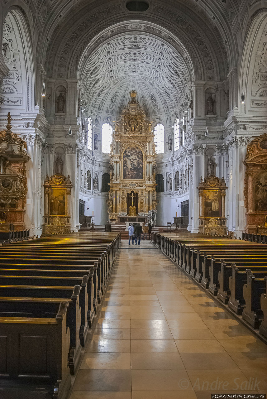 Внутреннее убранство St. Michael's Church, Munich Мюнхен, Германия