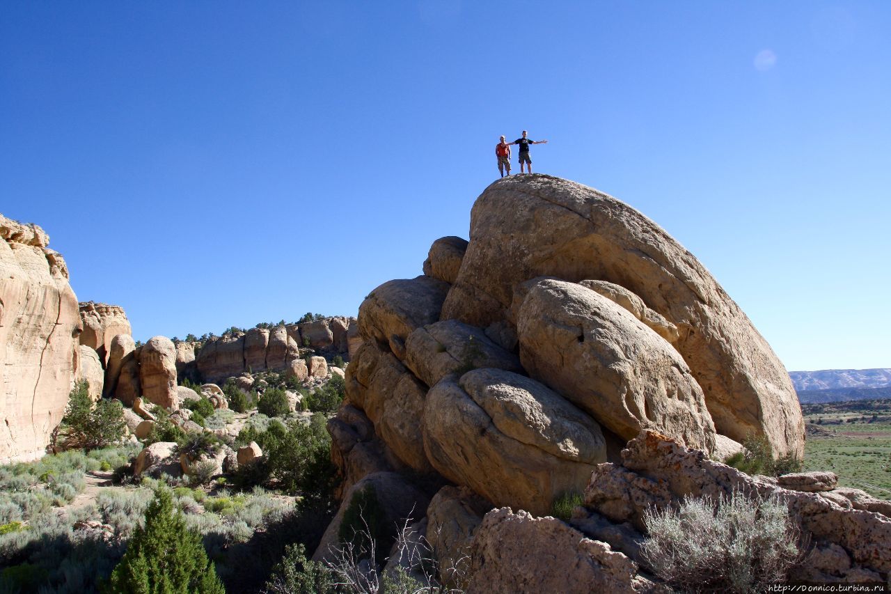 Слот-каньон рядом с одноименным отелем / Slot Canyon Inn surrondings