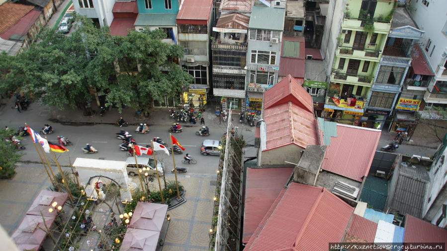 Вид из окна номера отеля Кэндл Ханой, Вьетнам