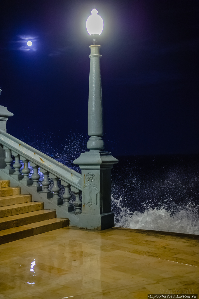 Вечер. Ситжес. Прибой Ситжес, Испания