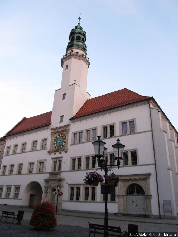 Ратуша построенная в 1538 — 1543 гг. Любань, Польша