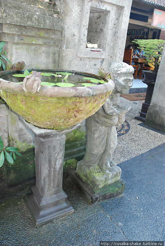 Санур Санур, Индонезия