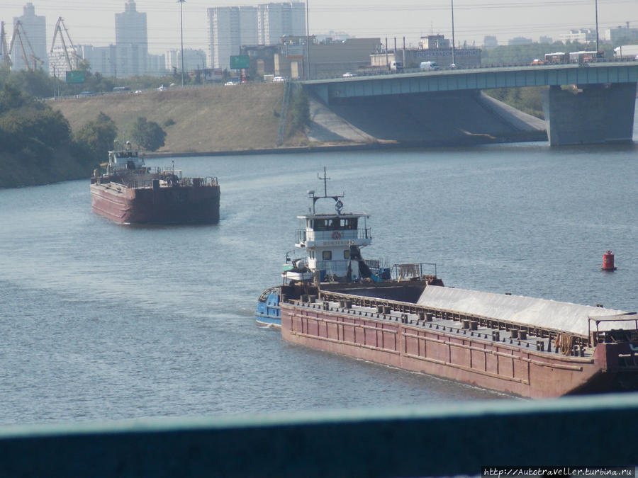 Москва строит дороги.