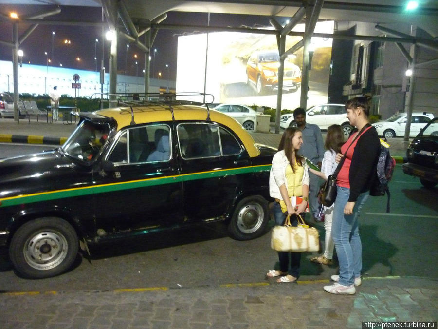 Все такси одного цвета Дели, Индия