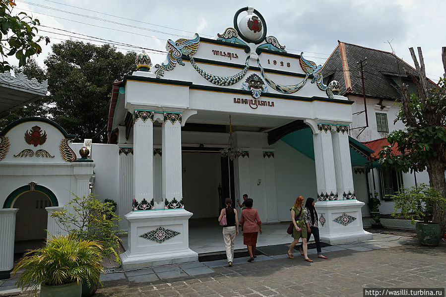 Вход во дворец султана. Джокьякарта. Ява, Индонезия