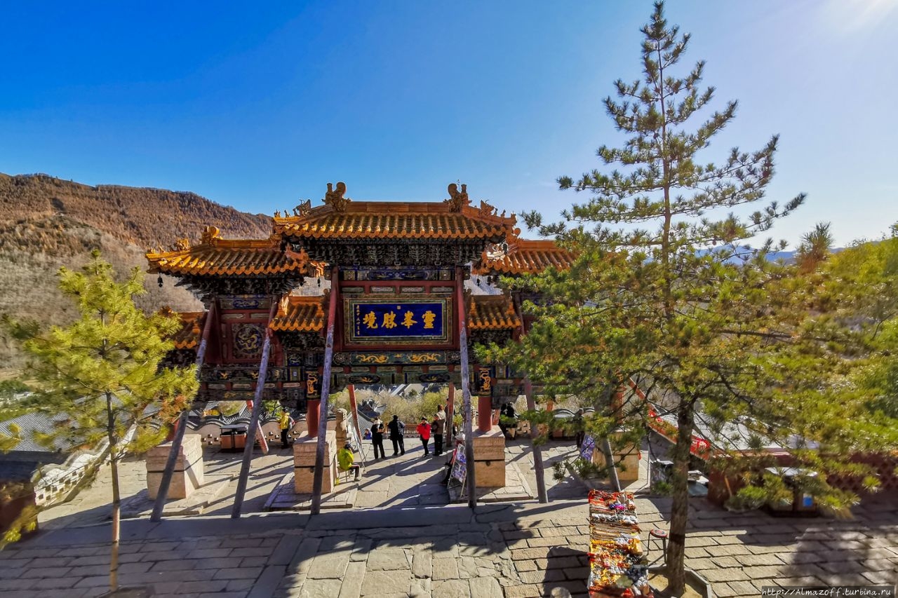 Храм Пика Бодхисаттвы Священная Гора Утайшань, Китай