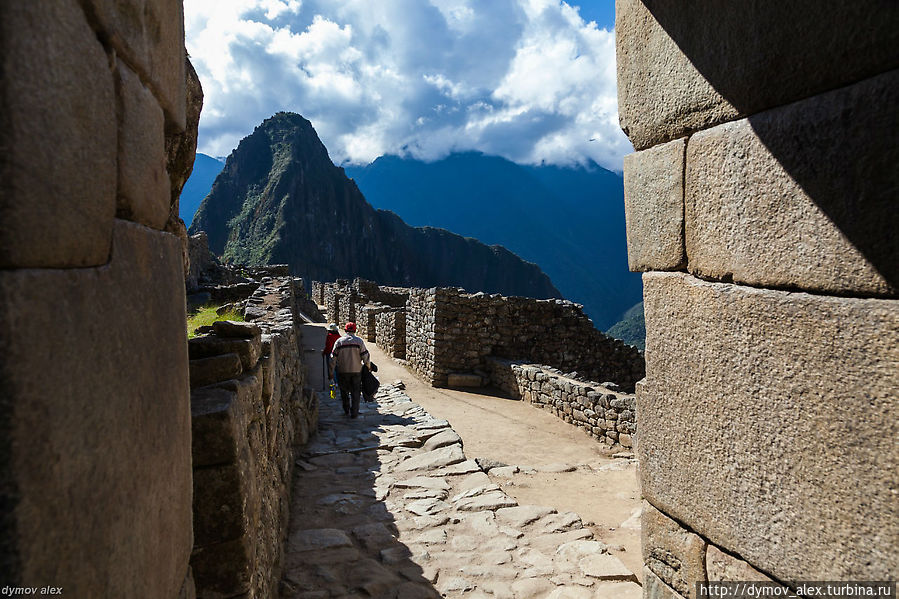 Гора впереди — Уайну-Пикчу Мачу-Пикчу, Перу