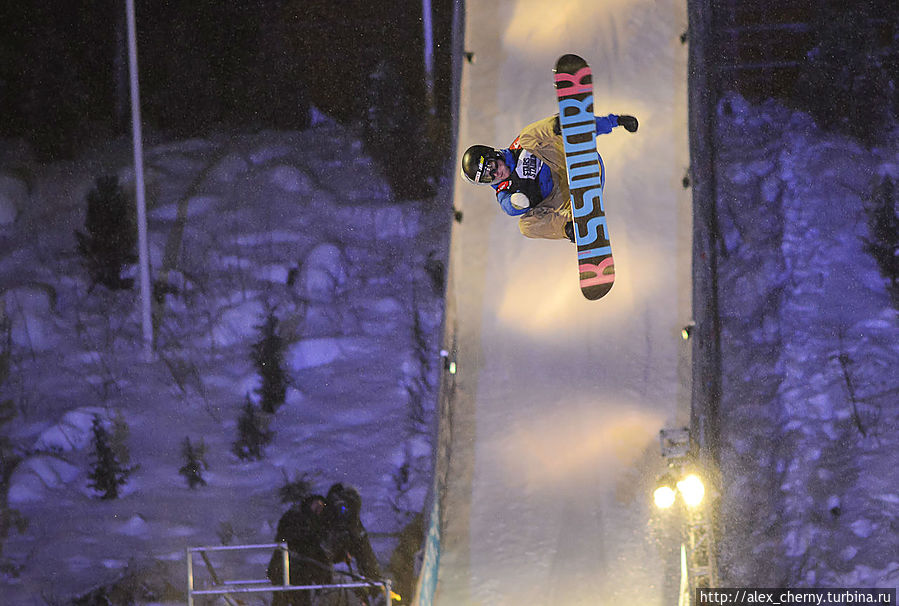 Этот снимок (и прыжок) нормально получился. Нормально -это когда видишь не только попу и спину но также лицо спортсмена, что не всегда возможно