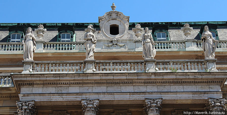 Готические скульптуры Королевского дворца. Будапешт, Венгрия