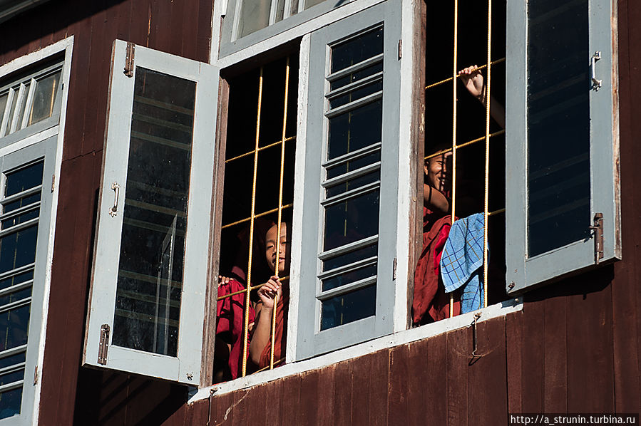 Монахи озера Инле Озеро Инле, Мьянма