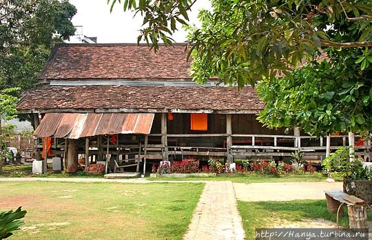 Монастырь Ват Висуналат. Кути — место проживания монахов. Фото из интернета Луанг-Прабанг, Лаос