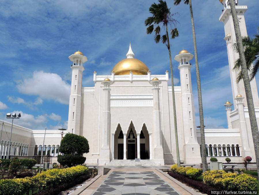 Мечеть Omar Ali Saifuddien mosque Бандар-Сери-Бегаван, Бруней