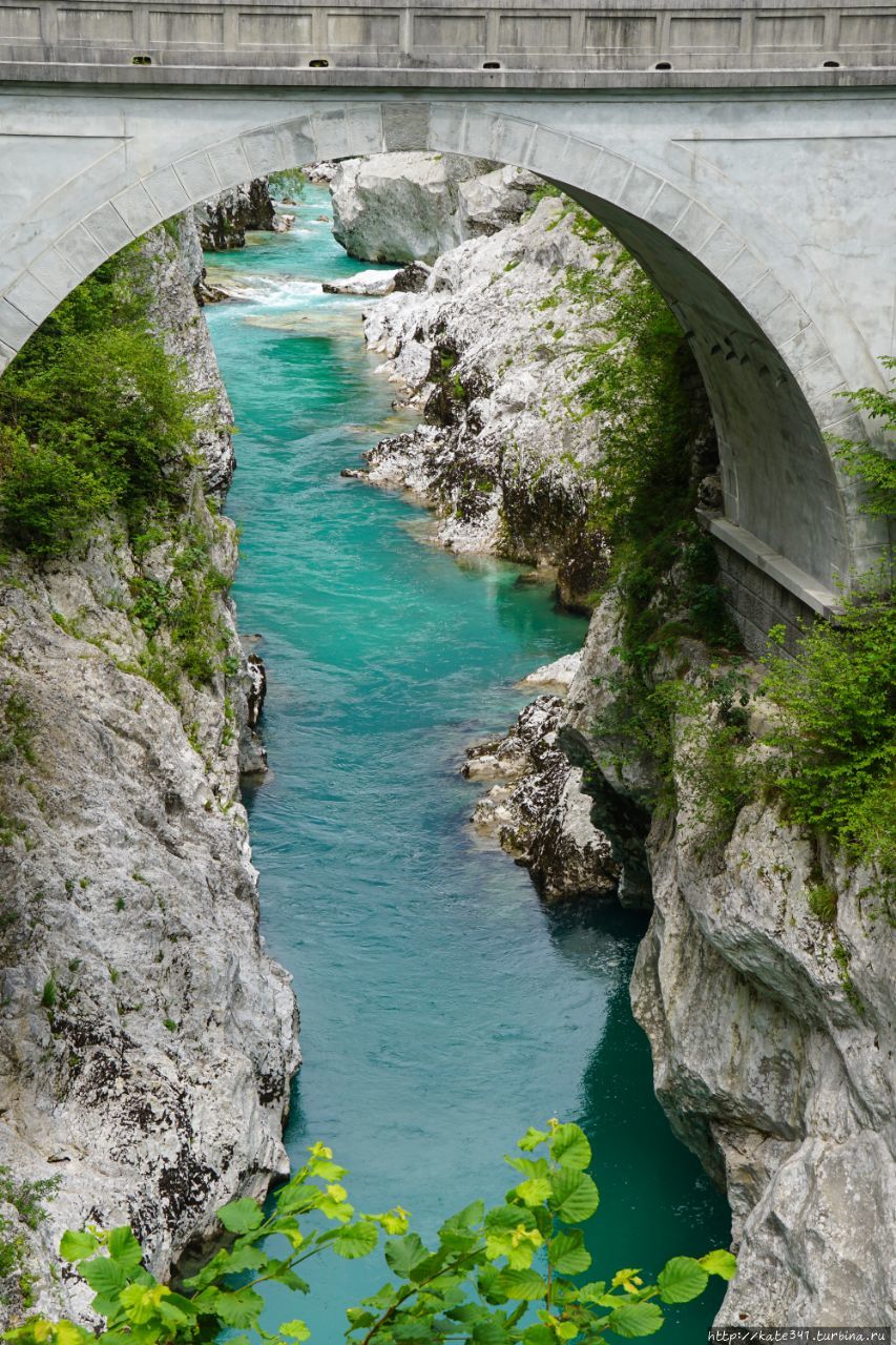 Сочная река Соча и смешной автопоезд Кобарид, Словения