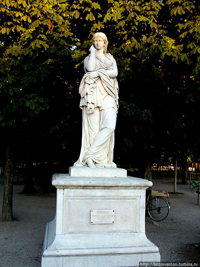 У этой скульптуры Пьера Легро аж 3 названия — Ветурия, или Молчание, или Весталка. Мрамор. 1695 г. Париж, Франция